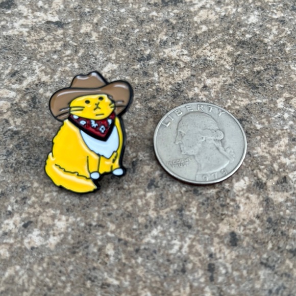 Cat with Cowboy hat Western brooch lapel pin backpack‎ pin - Picture 2 of 3